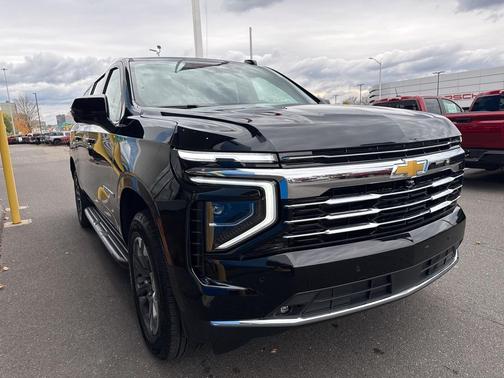2025 Chevrolet Suburban LT
