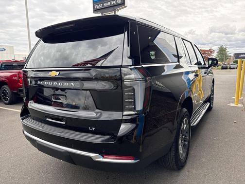 2025 Chevrolet Suburban LT