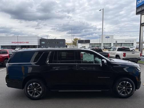 2025 Chevrolet Suburban LT