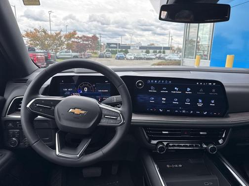 2025 Chevrolet Suburban LT