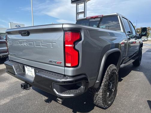 2025 Chevrolet Silverado 2500 4WD Crew Cab Standard Bed ZR2