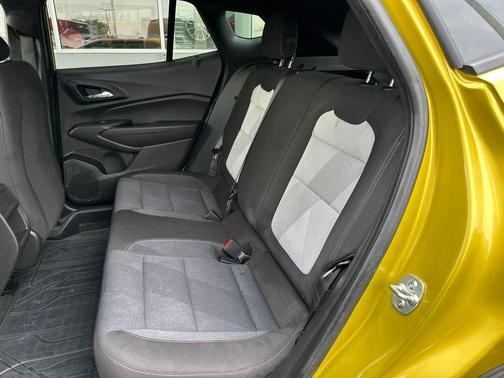 Nitro Yellow Metallic 2025 Chevrolet Trax 1RS
