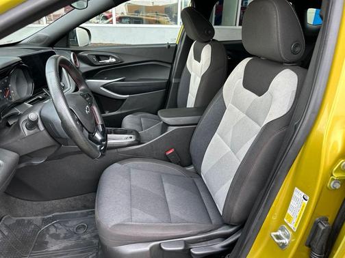 Nitro Yellow Metallic 2025 Chevrolet Trax 1RS