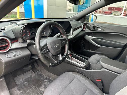 Nitro Yellow Metallic 2025 Chevrolet Trax 1RS
