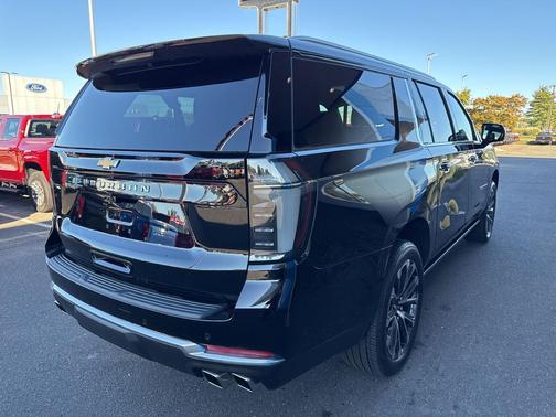 2025 Chevrolet Suburban 4WD High Country