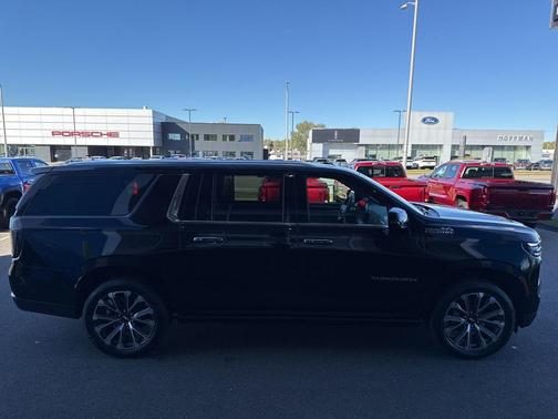 2025 Chevrolet Suburban 4WD High Country