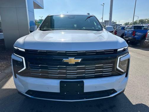Polar White Tricoat 2026 Chevrolet Suburban High Country, 4WD