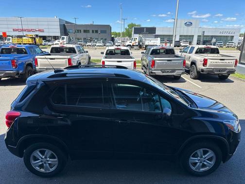 Mosaic Black Metallic 2021 Chevrolet Trax LT