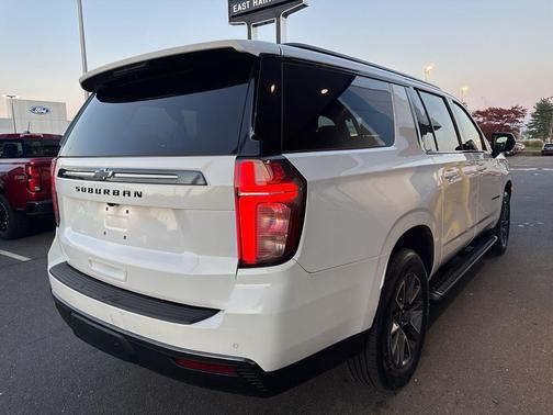 2022 Chevrolet Suburban 4WD Z71