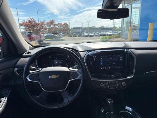 Mosaic Black Metallic 2020 Chevrolet Traverse LT Leather