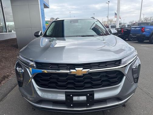 Sterling Gray Metallic 2026 Chevrolet Trax LT