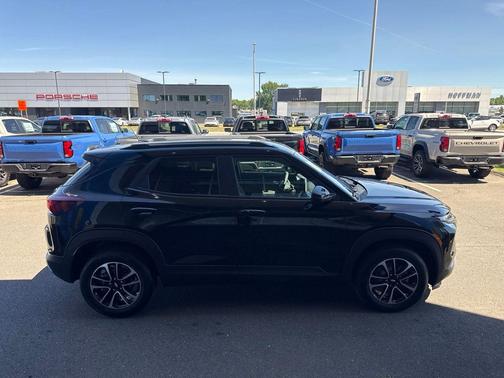 Mosaic Black Metallic 2025 Chevrolet Trailblazer LT