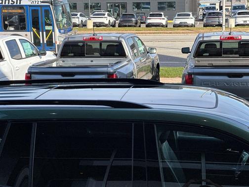 Trillium Green Metallic 2027 Chevrolet Traverse RS