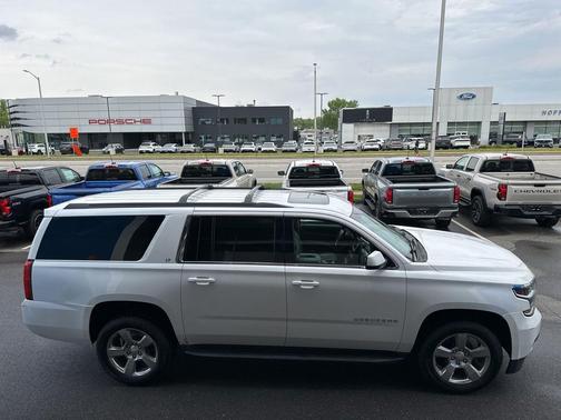 Iridescent Pearl Tricoat 2018 Chevrolet Suburban LT