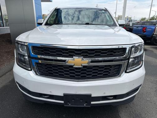 Iridescent Pearl Tricoat 2018 Chevrolet Suburban LT