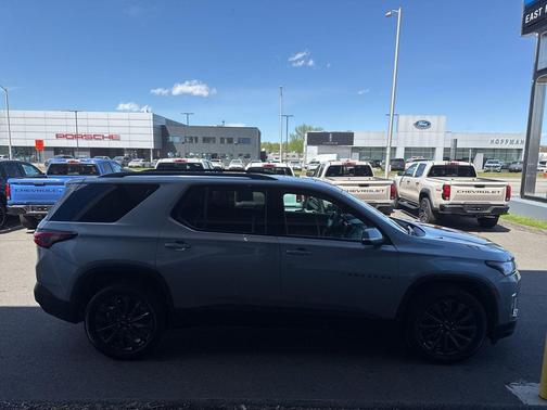 Sterling Gray Metallic 2023 Chevrolet Traverse RS