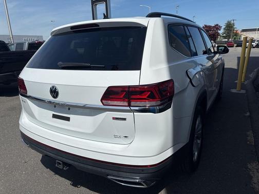 Pure White 2021 Volkswagen Atlas 3.6L SE w/Technology