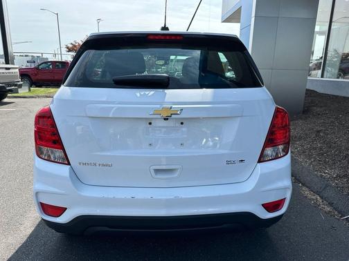 Summit White 2018 Chevrolet Trax LS
