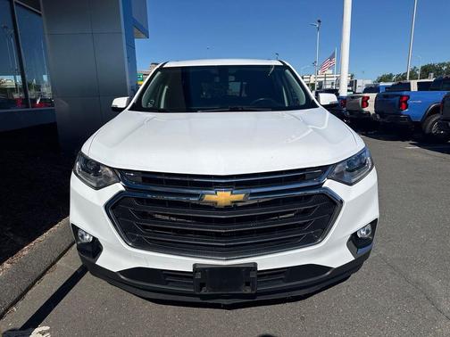 Summit White 2020 Chevrolet Traverse LT Cloth