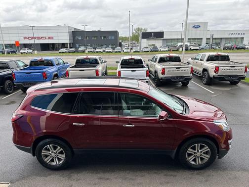 Siren Red Tintcoat 2017 Chevrolet Traverse 2LT