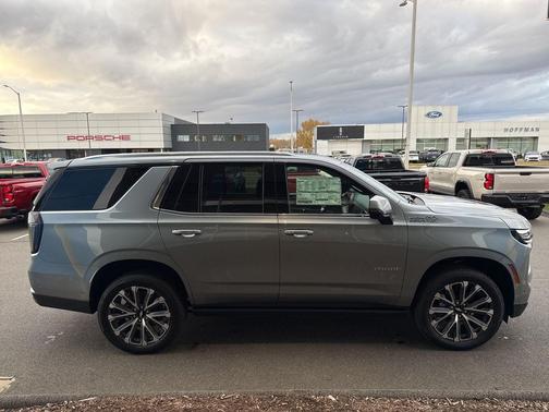 2025 Chevrolet Suburban Premier