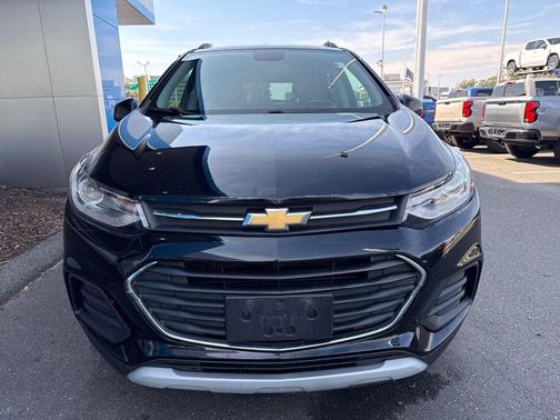 Mosaic Black Metallic 2020 Chevrolet Trax LT