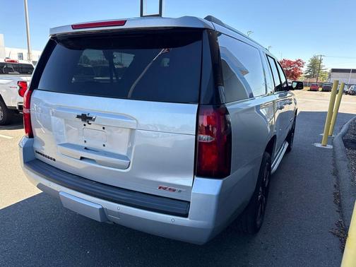 Silver Ice Metallic 2019 Chevrolet Suburban LT
