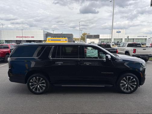 2025 Chevrolet Suburban 4WD High Country