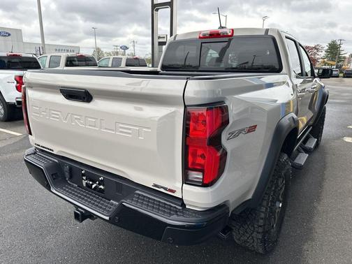 Summit White 2026 Chevrolet Colorado ZR2