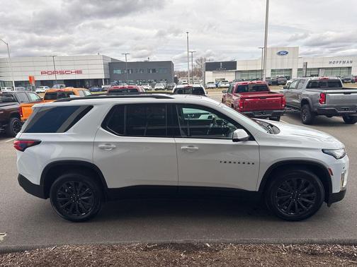 Summit White 2023 Chevrolet Traverse RS