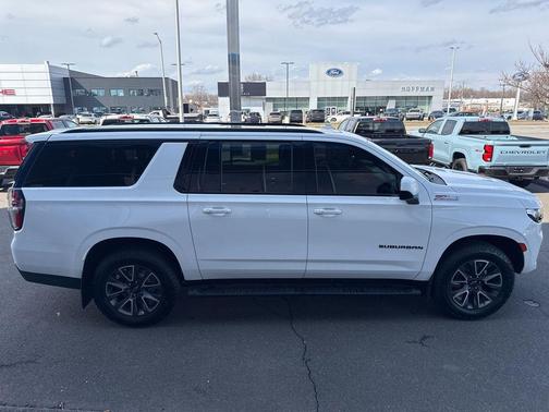 Summit White 2023 Chevrolet Suburban 4WD Z71