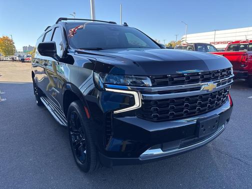 2023 Chevrolet Suburban LS