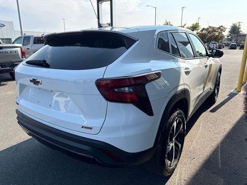 Summit White 2024 Chevrolet Trax FWD 1RS
