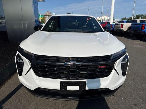 Summit White 2024 Chevrolet Trax FWD 1RS