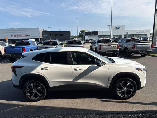 Summit White 2024 Chevrolet Trax FWD 1RS
