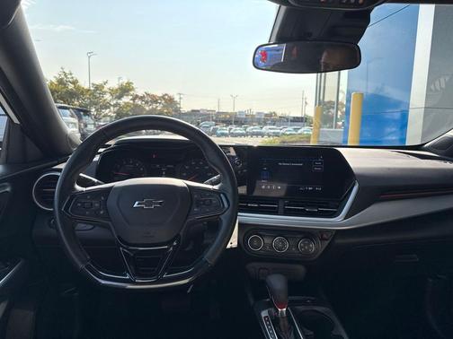 Summit White 2024 Chevrolet Trax FWD 1RS