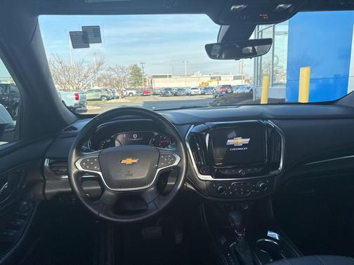 Summit White 2023 Chevrolet Traverse Premier