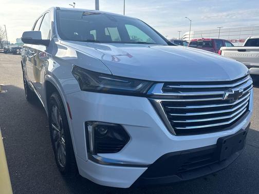 Summit White 2023 Chevrolet Traverse Premier