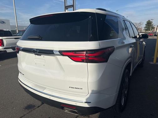 Summit White 2023 Chevrolet Traverse Premier