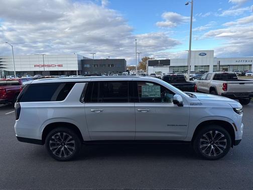 2025 Chevrolet Suburban 4WD High Country