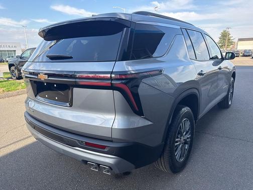 Sterling Gray Metallic 2026 Chevrolet Traverse LT