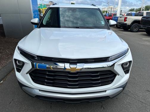 Summit White 2026 Chevrolet Trailblazer LT