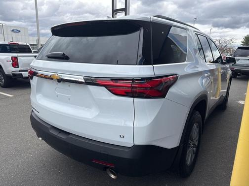 Summit White 2023 Chevrolet Traverse LT Cloth