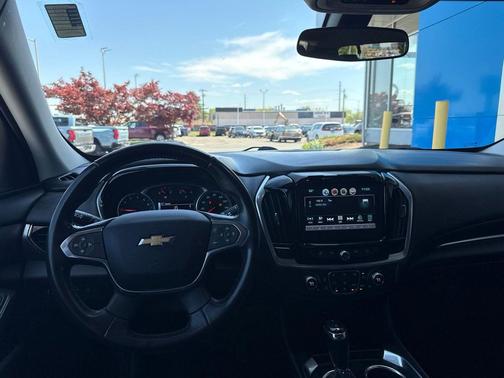 Satin Steel Metallic 2019 Chevrolet Traverse LT Cloth