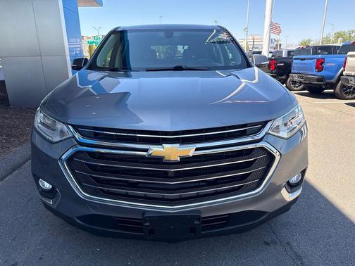 Satin Steel Metallic 2019 Chevrolet Traverse LT Cloth
