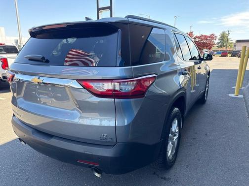 Satin Steel Metallic 2019 Chevrolet Traverse LT Cloth