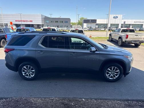 Satin Steel Metallic 2019 Chevrolet Traverse LT Cloth