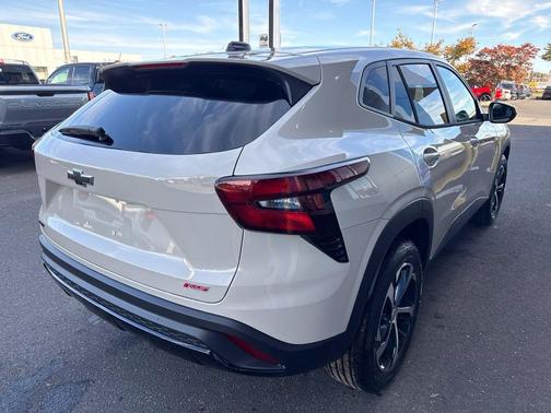 White Sands 2026 Chevrolet Trax FWD 1RS