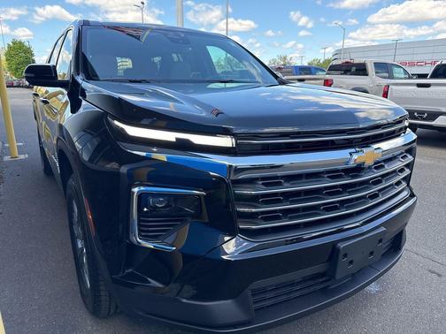 Black Metallic 2026 Chevrolet Traverse LT