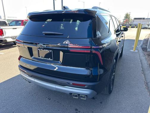 Black Metallic 2026 Chevrolet Traverse LT